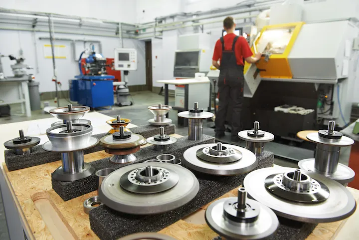 industrial-cutting-tools-front-cnc-milling-shutterstock_134163530-1
